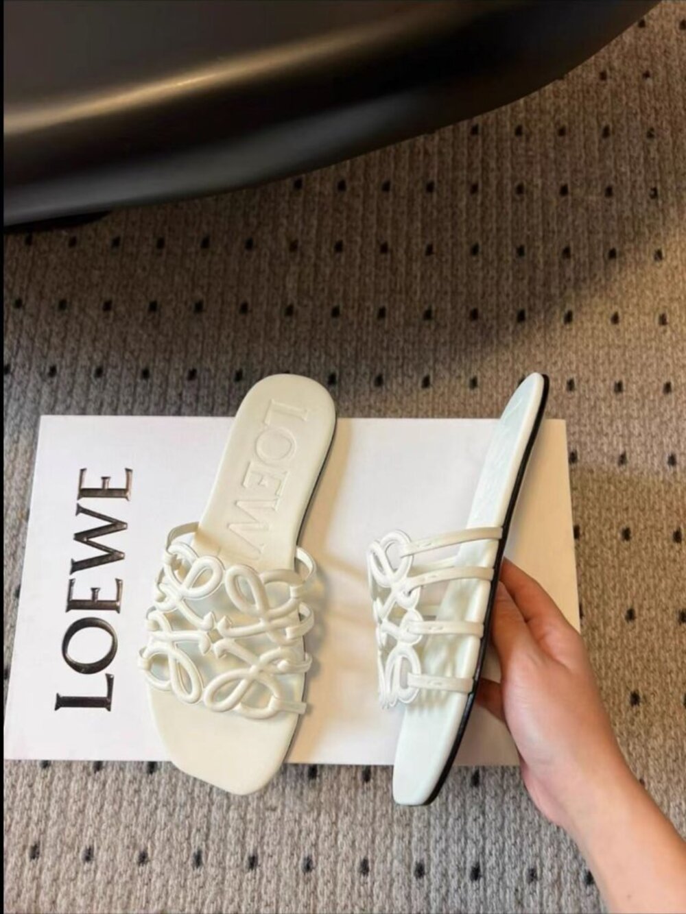 Loewe White Anagram Cutout Leather Slide Flat Sandals - Picture 4 of 8